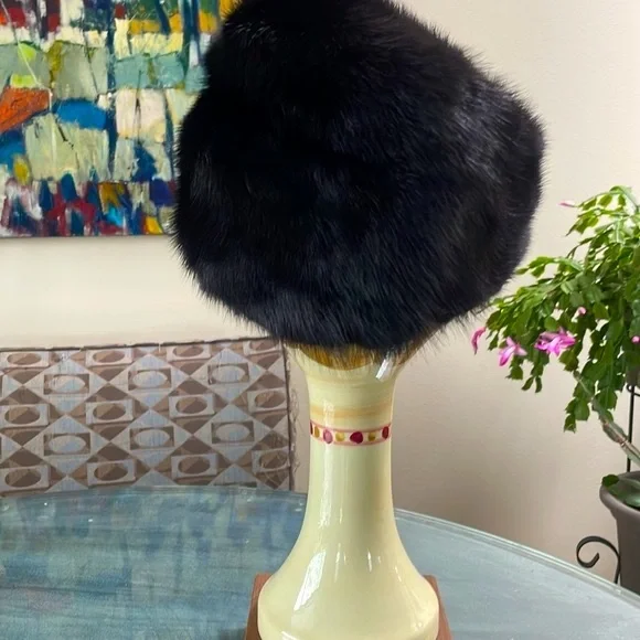 Vintage Black Mink Hat, from the 60’s - Picture 6 of 15